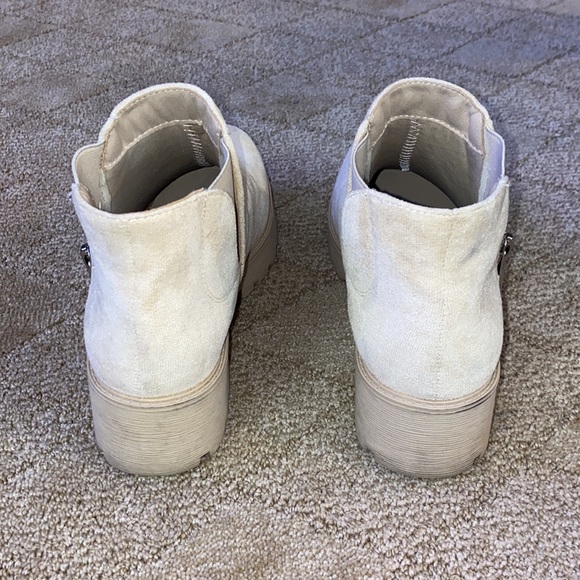 CUSHIONAIRE Women's Portia slip on boot +Memory Foam - Picture 8 of 11